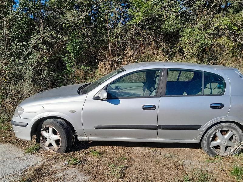 Grigio Usata 2000 Nissan Almera S Due volumi | 500 € - Immagine 1/2