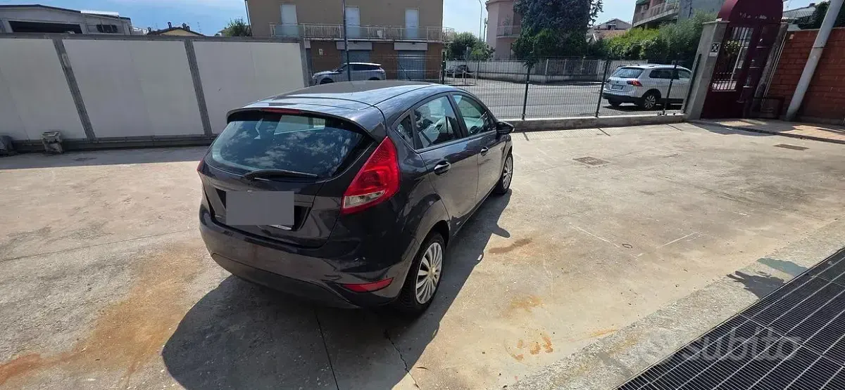 Usata Ford Fiesta 97 CV (71 kW) 2011 Nero Berlina