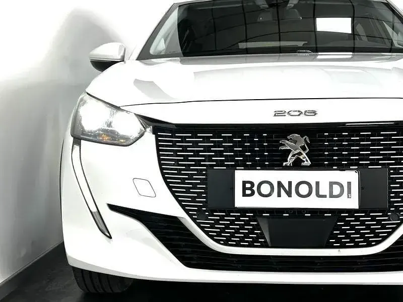 Usata Peugeot e-208 Allure 100 kW (136 CV) 2022 Bianco Utilitaria