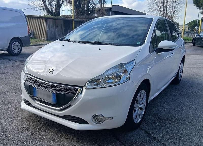 Usata Peugeot 208 Allure 95 CV (69 kW) 2015 Other Utilitaria