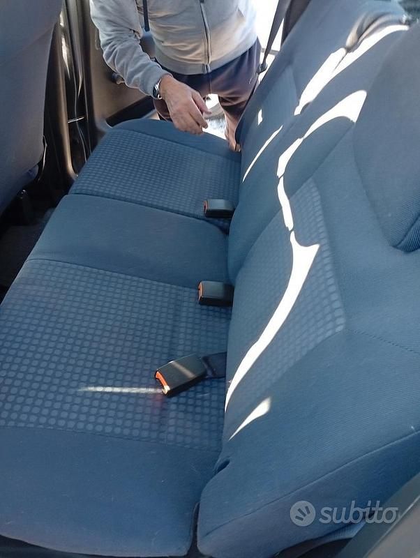 Usata Opel Agila 65 CV (47 kW) 2005 Utilitaria