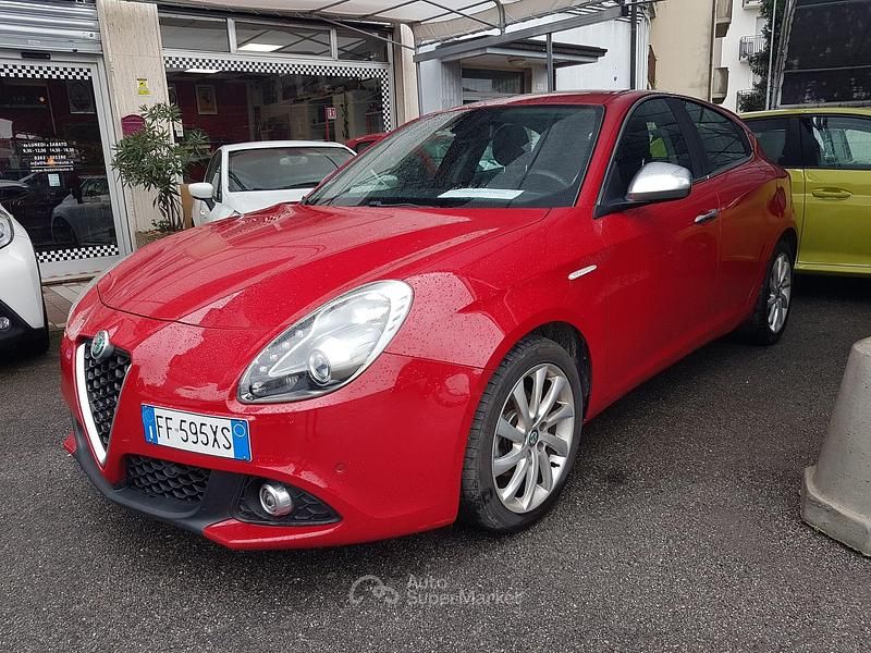 Rosso Usata 2016 Alfa Romeo Giulietta Tre volumi | 11.800 € (Cara) - Immagine 1/4