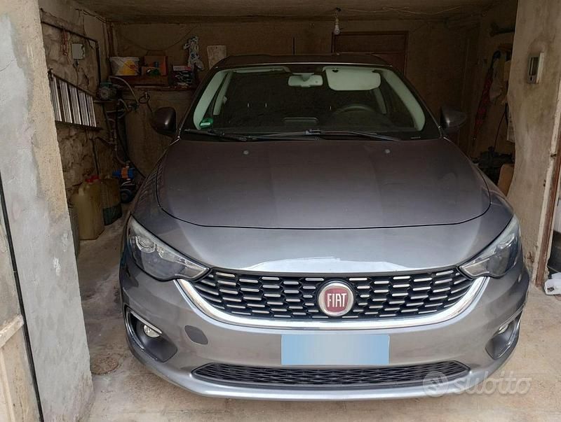 Usata Fiat Tipo 84 CV (61 kW) 2017 Grigio Berlina