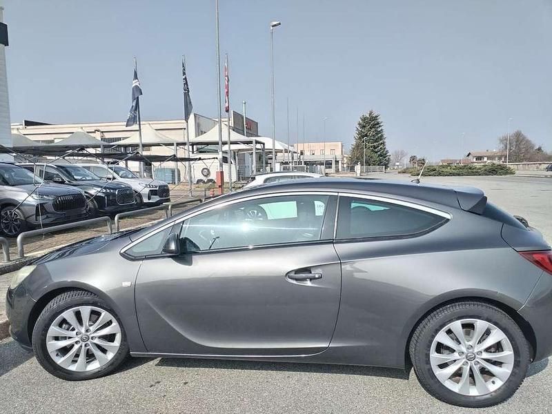 Usata Opel Astra GTC Cosmo 131 CV (96 kW) 2012 Berlina