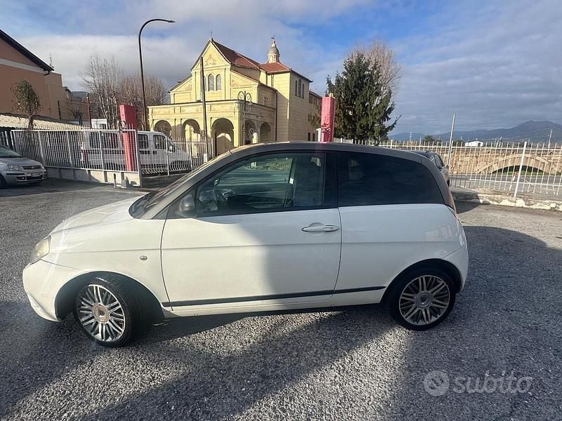 Usata Lancia Ypsilon 95 CV (69 kW) 2009 Beige Utilitaria