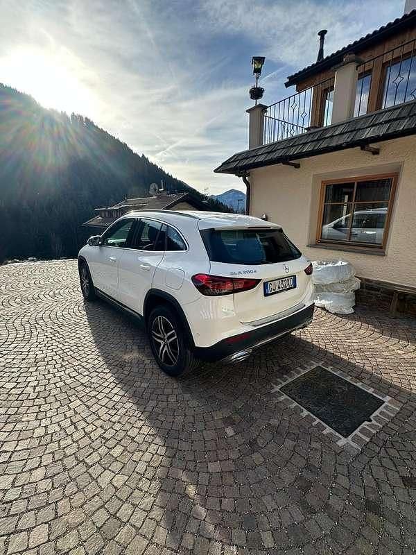 Usata Mercedes GLA200 150 CV (110 kW) 2023 Bianco SUV