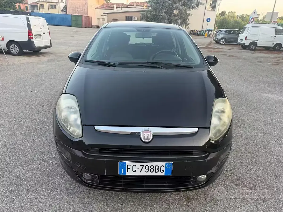Usata Fiat Punto Evo Dynamic 69 CV (50 kW) 2016 Nero Utilitaria