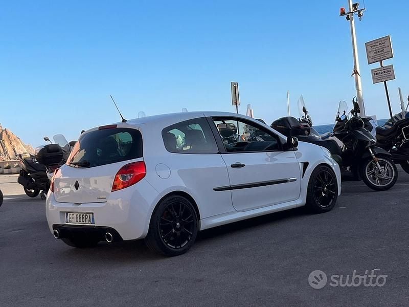 Usata Renault Clio R.S. R.S. 203 CV (149 kW) 2011 Bianco Utilitaria