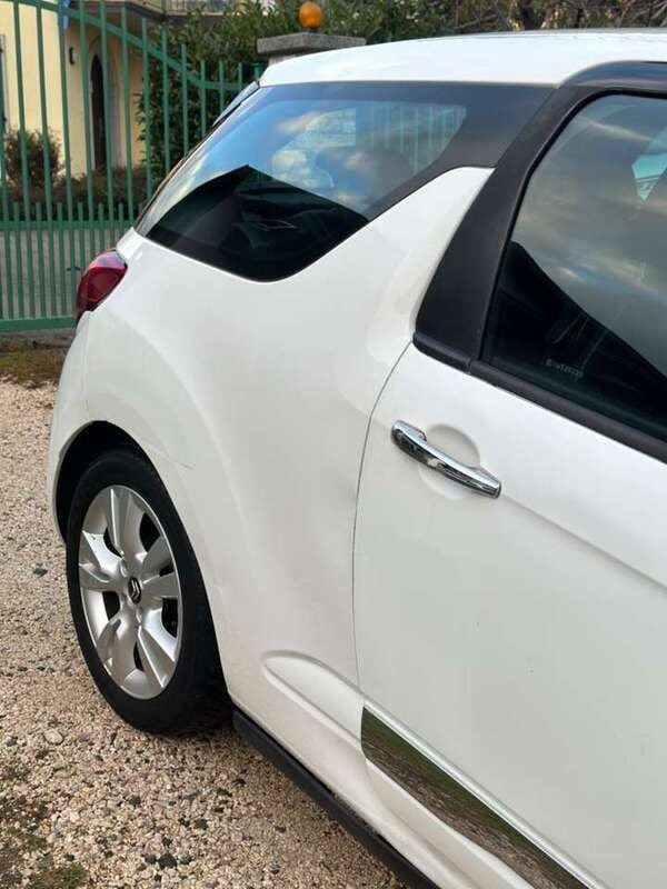 Usata DS Automobiles DS3 Chic 68 CV (50 kW) 2012 Bianco Coupé