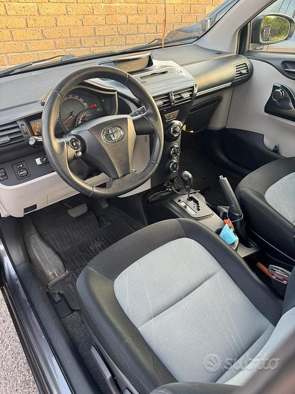 Usata Toyota iQ 98 CV (72 kW) 2015 Grigio Utilitaria