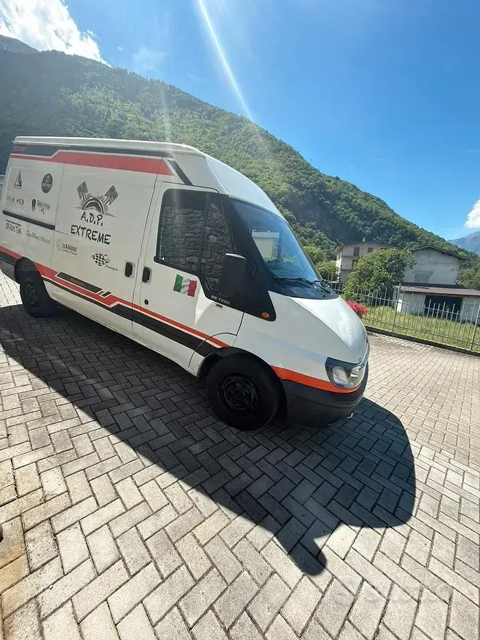 Usata Ford Transit 86 CV (63 kW) 2005 Bianco Furgone