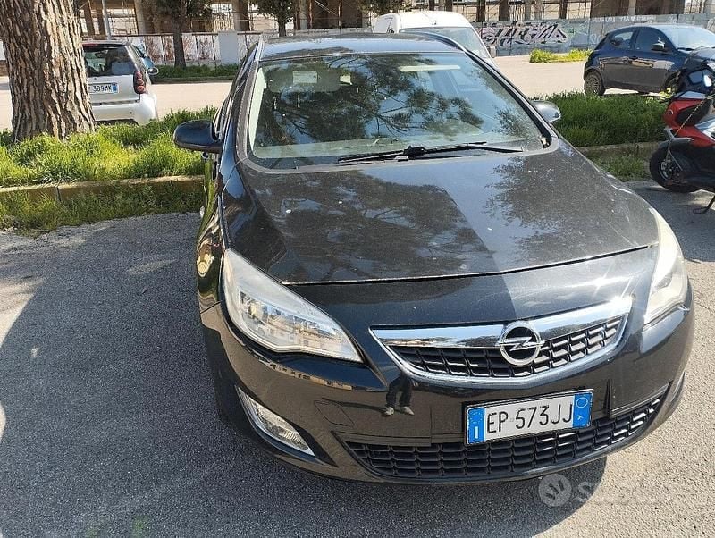 Usata Opel Astra 110 CV (80 kW) 2011 Nero Station wagon