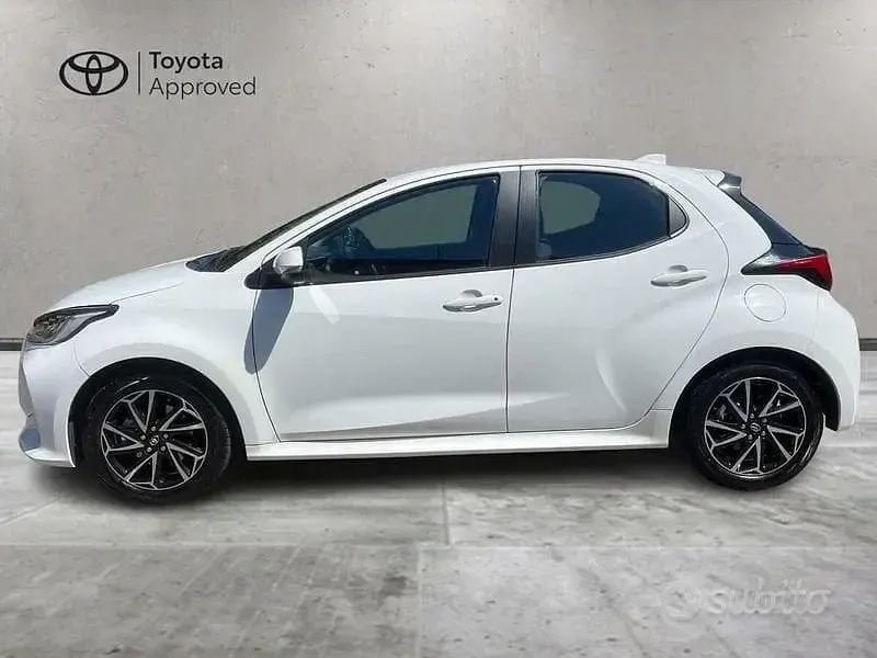 Usata Toyota Yaris Hybrid Trend 116 CV (85 kW) 2022 Bianco Berlina