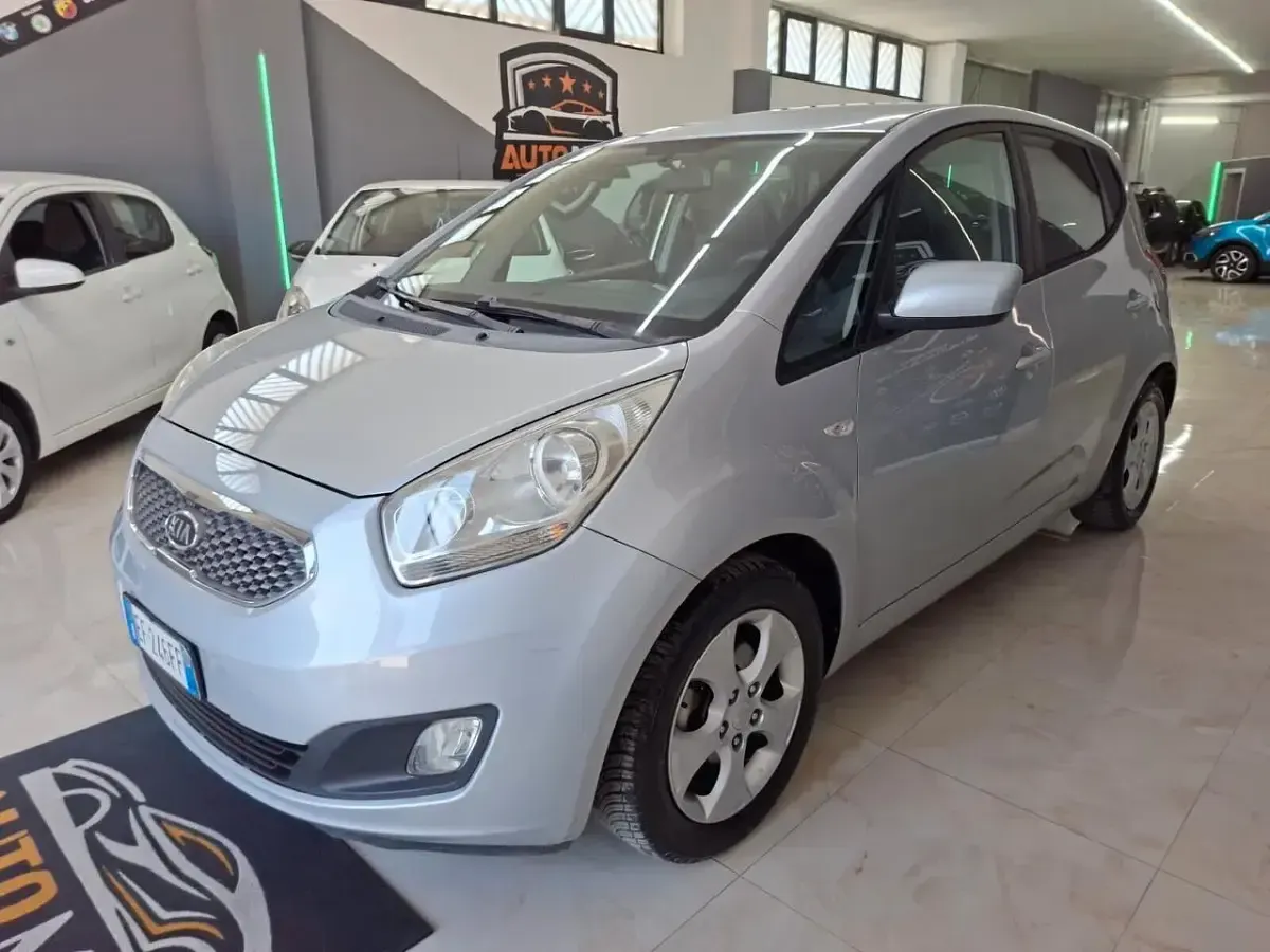 Usata Kia Venga EX 90 CV (66 kW) 2010 Argento Utilitaria