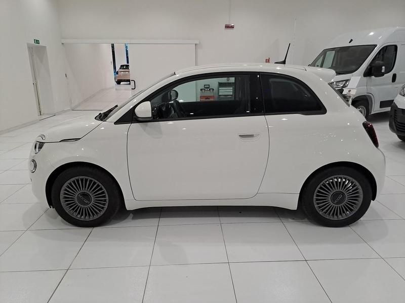 Usata Fiat 500e Passion 86 kW (118 CV) 2021 Bianco Utilitaria