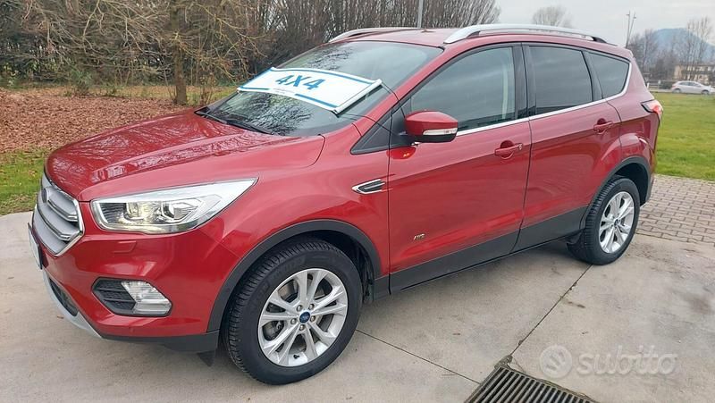 Usata Ford Kuga 150 CV (110 kW) 2017 Rosso SUV