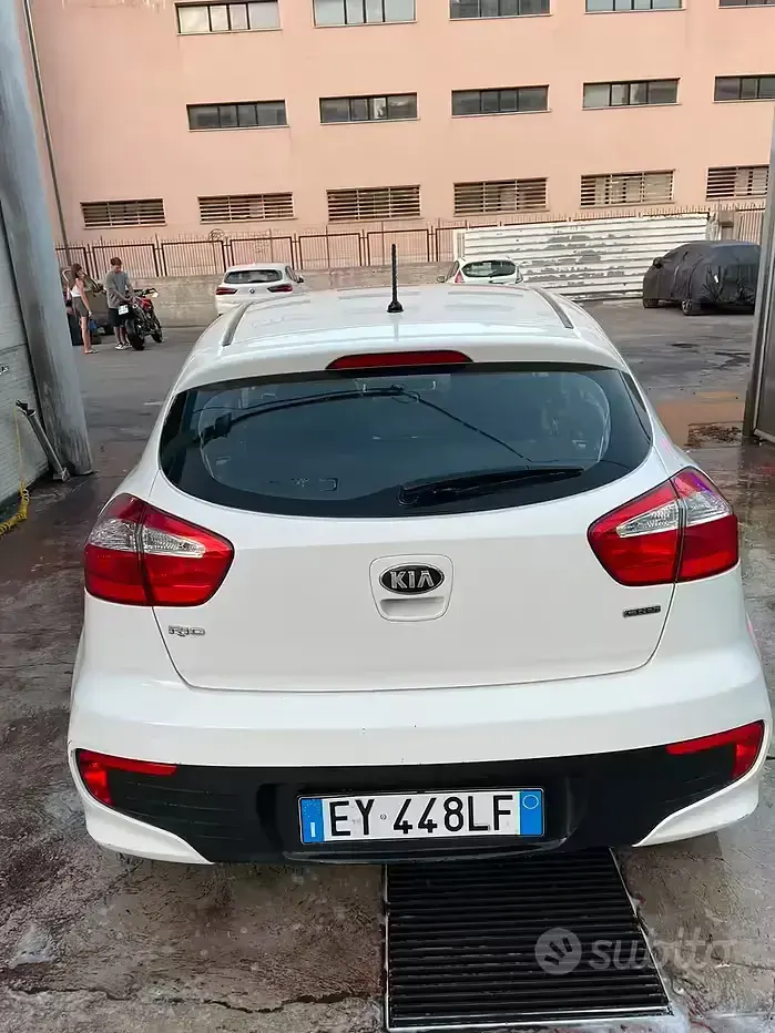 Usata Kia Rio 75 CV (55 kW) 2015 Berlina