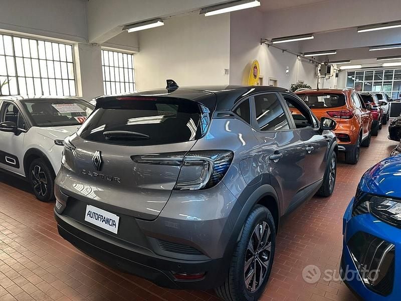 Nuova Renault Captur Evolution 100 CV (73 kW) 2025 Grigio SUV