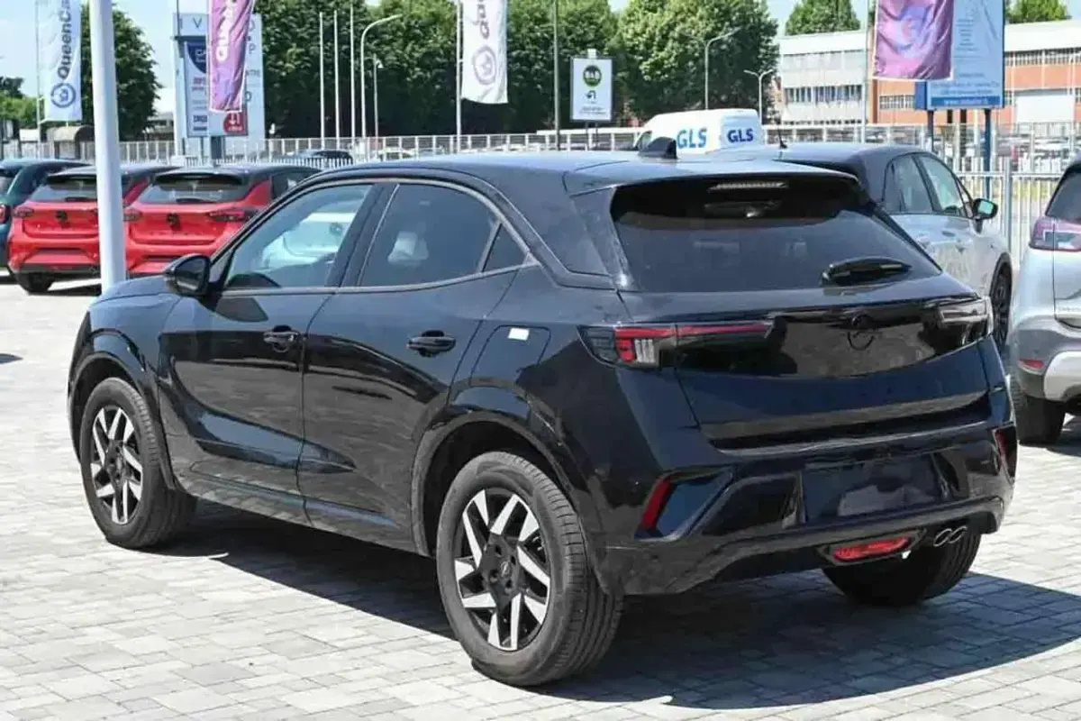 Usata Opel Mokka 136 CV (100 kW) 2025 Nero SUV