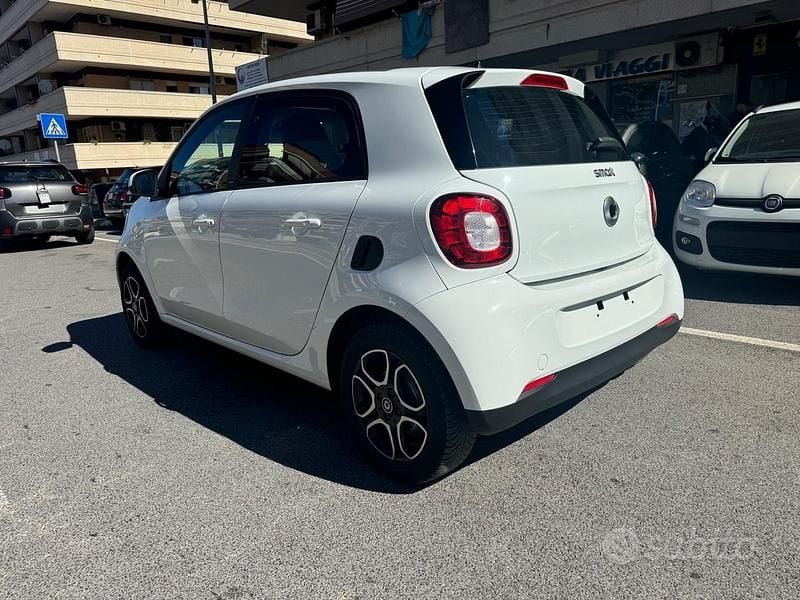 Usata Smart ForFour Prime 90 CV (66 kW) 2019 Bianco Utilitaria