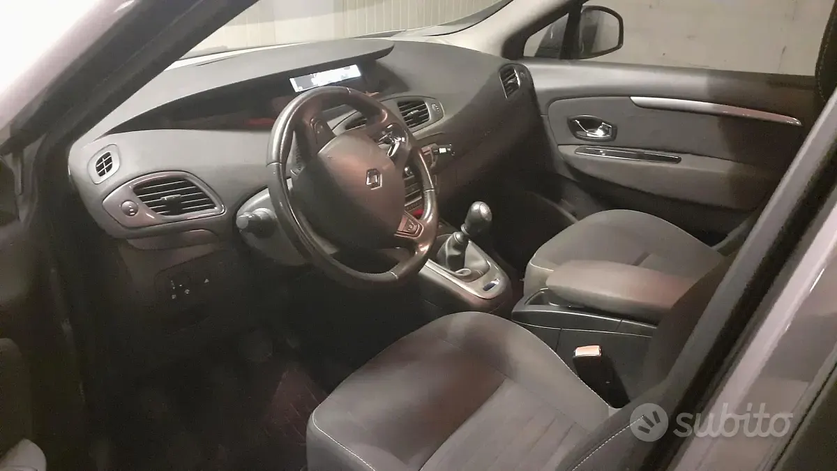 Usata Renault Scénic III LIMITED 110 CV (80 kW) 2014 Grigio Berlina