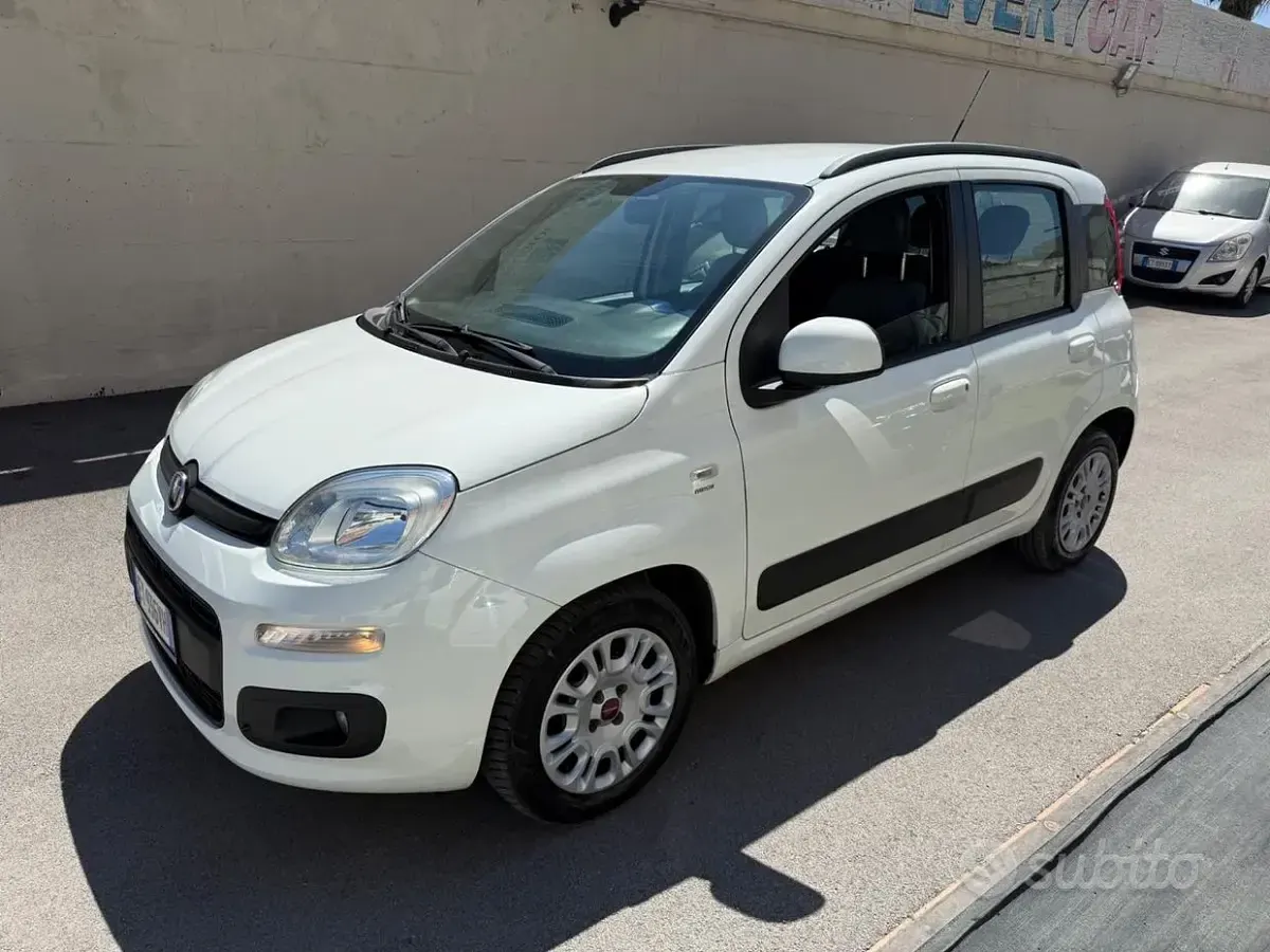 Usata Fiat Panda Lounge 69 CV (50 kW) 2015 Bianco Utilitaria
