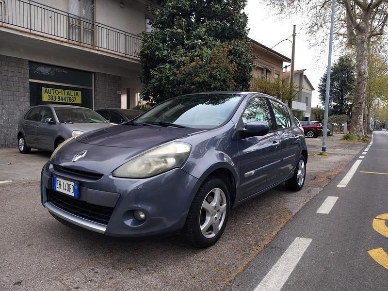 Usata Renault Clio II 75 CV (55 kW) 2011 Blu Berlina