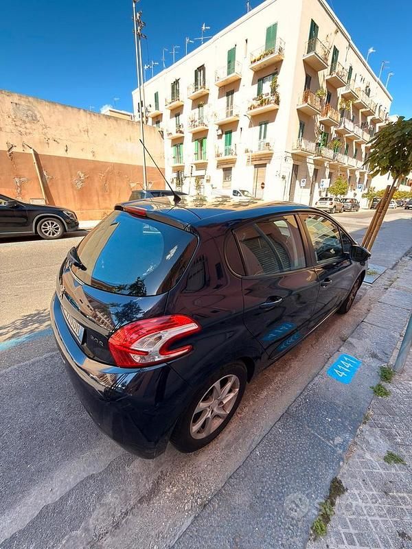 Usata Peugeot 208 68 CV (50 kW) 2013 Blu Utilitaria