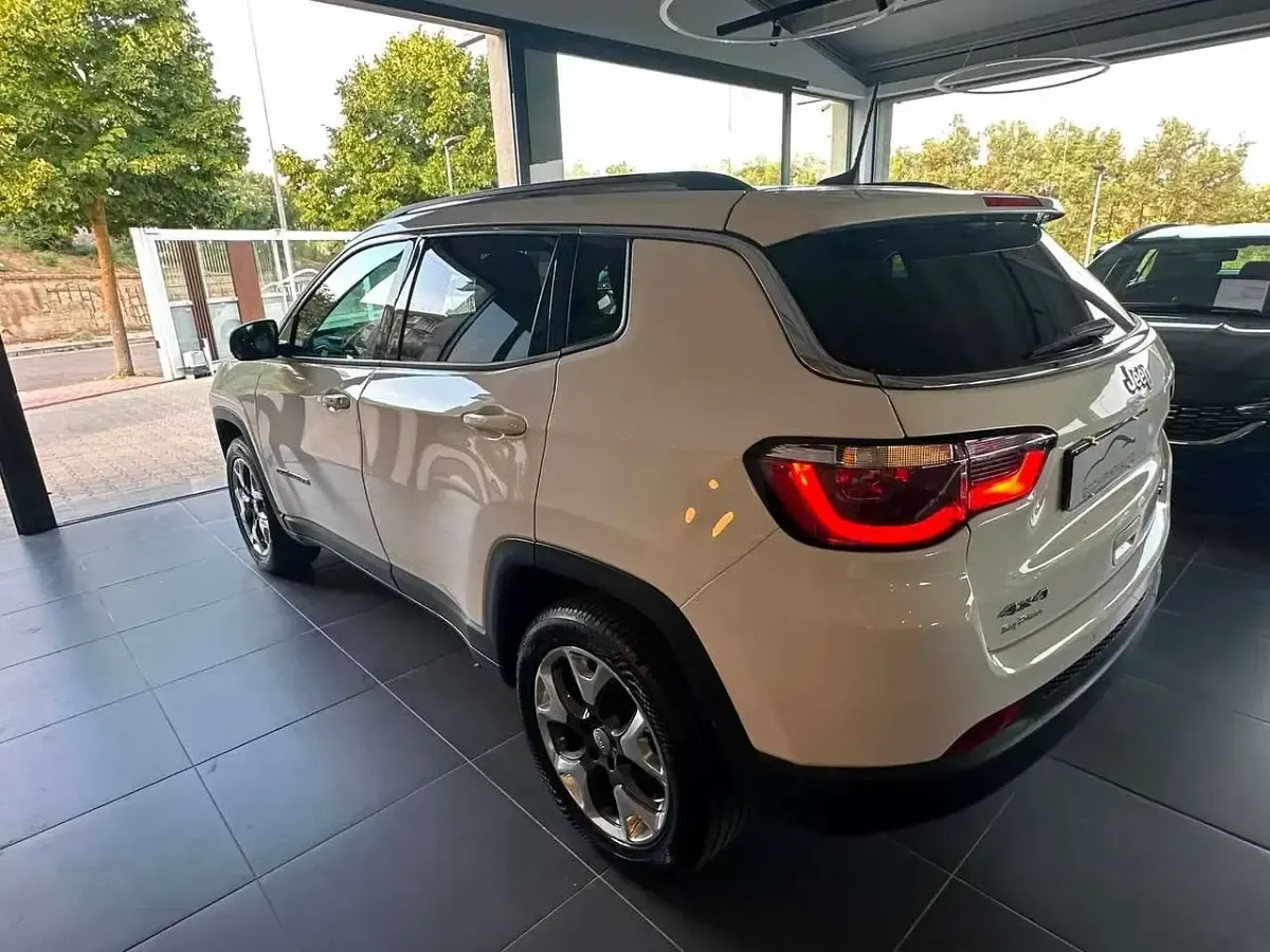 Usata Jeep Compass Limited 140 CV (102 kW) 2019 Bianco SUV