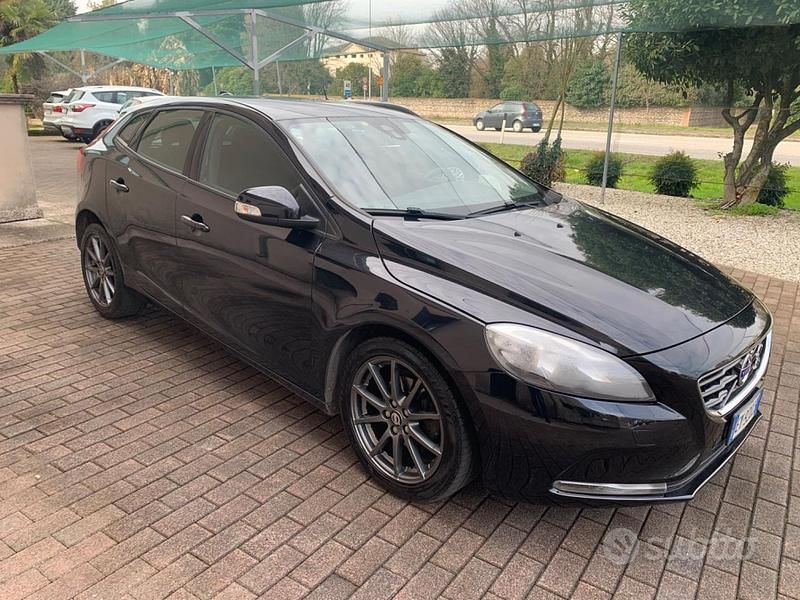 Usata Volvo V40 Business Edition 115 CV (84 kW) 2015 Nero Berlina