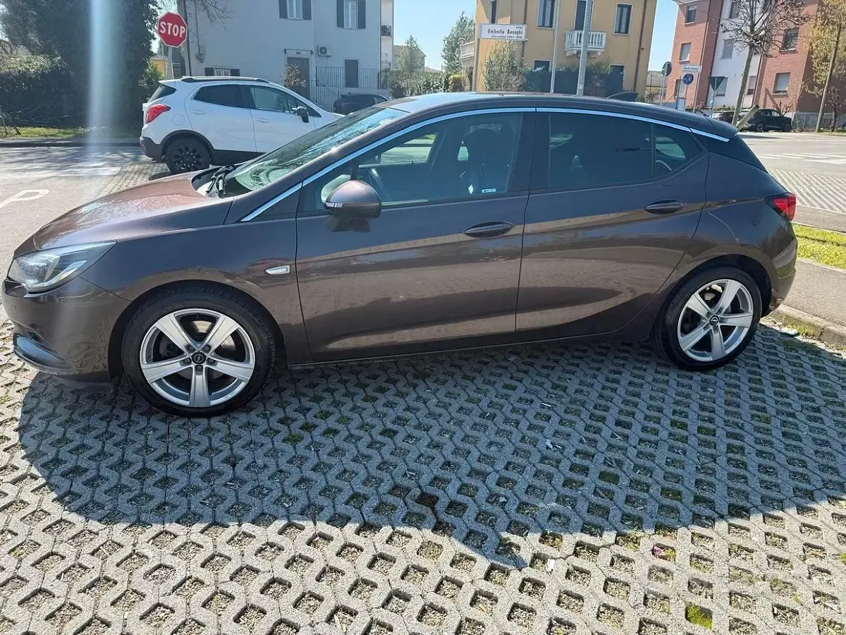 Usata Opel Astra 136 CV (100 kW) 2017 Marrone Berlina