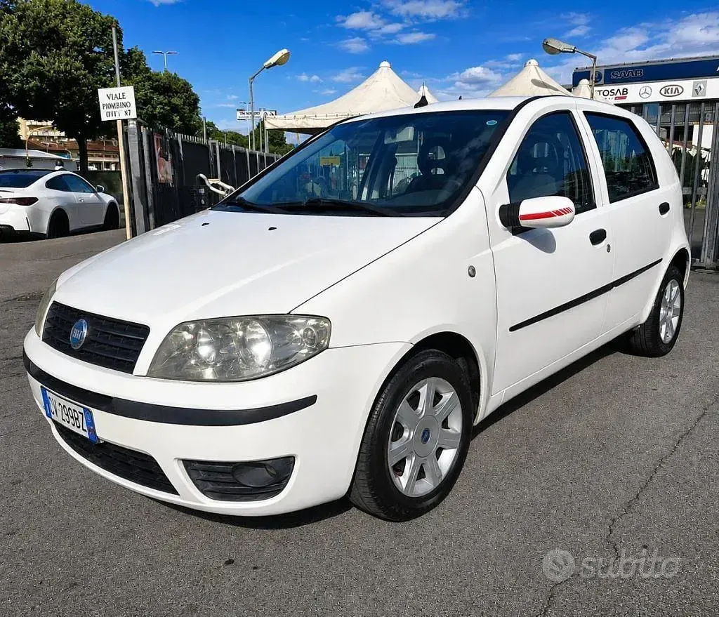 Usata Fiat Punto Dynamic 69 CV (50 kW) 2005 Bianco Utilitaria