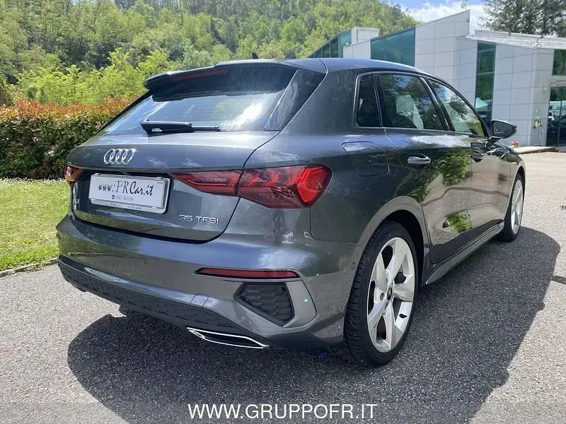 Begagnad Audi A3 Sportback S-Line 150 HK (110 kW) 2024 Grå Halvkombi