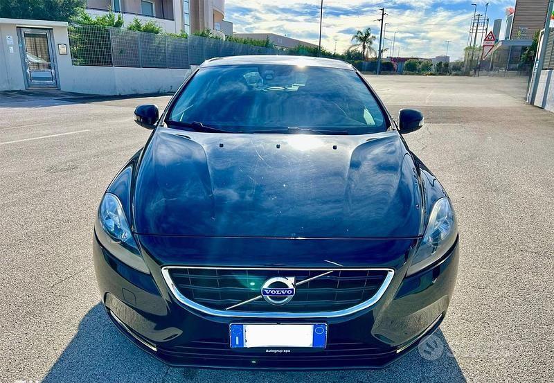 Usata Volvo V40 Kinetic 115 CV (84 kW) 2013 Nero Berlina
