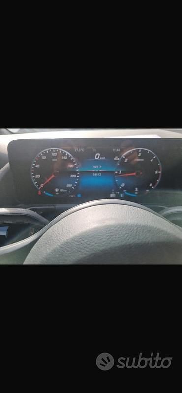 Grigio Usata 2023 Mercedes GLA180 SUV | 30.000 € (Buon prezzo) - Immagine 1/3