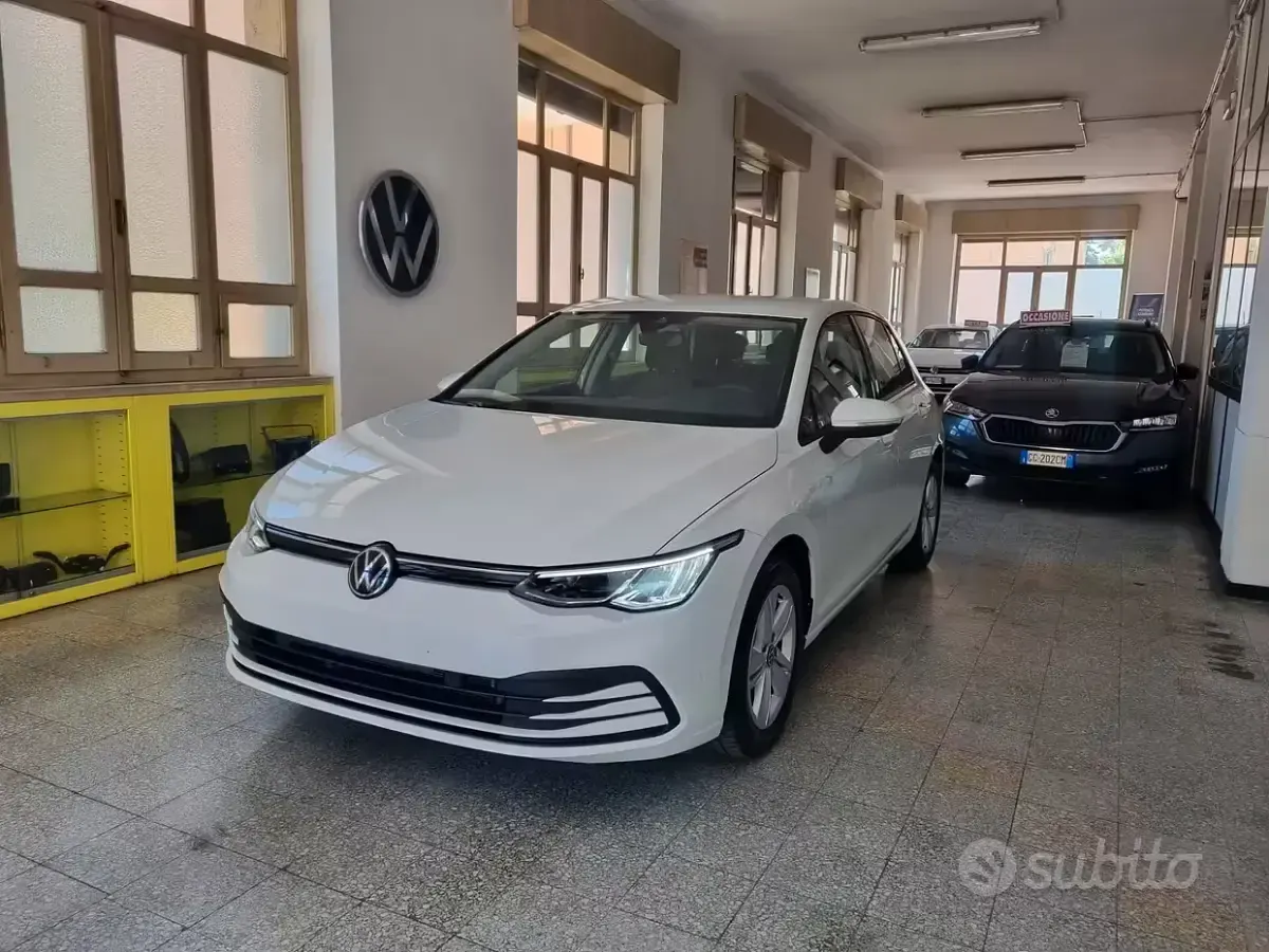 Usata VW Golf VIII Life 131 CV (96 kW) 2023 Bianco Berlina