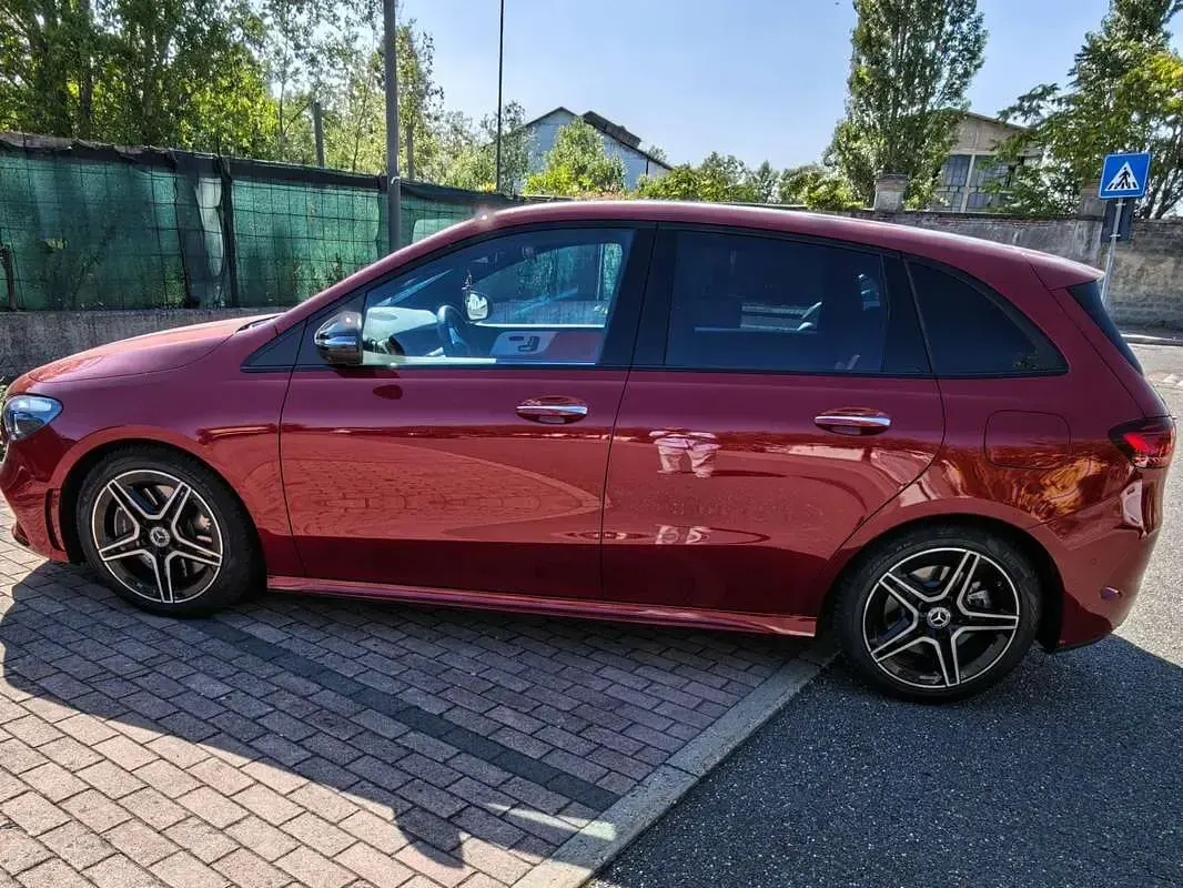 Usata Mercedes 250 AMG Line Premium Plus 224 CV (164 kW) 2025 Rosso Monovolume