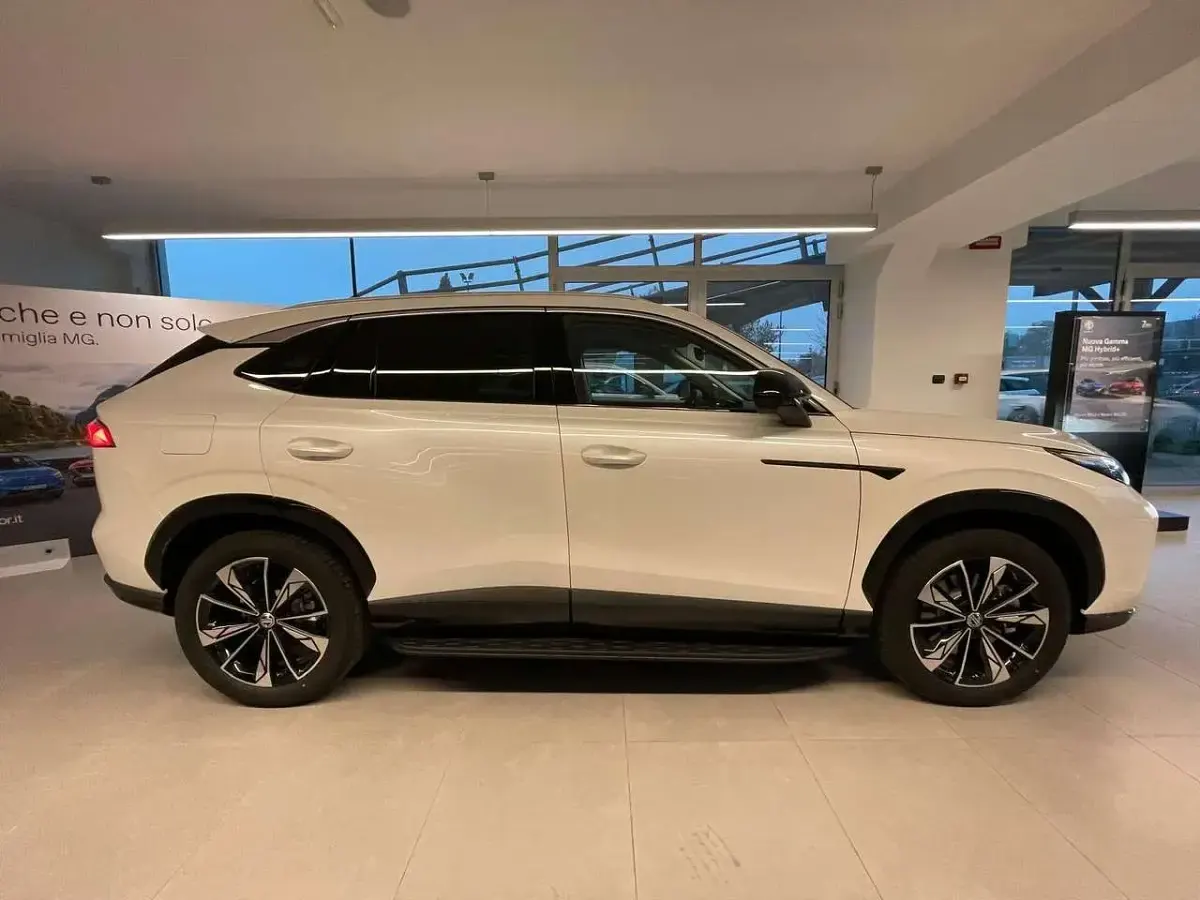 Nuova MG EHS Luxury 272 CV (200 kW) 2026 White pearl SUV