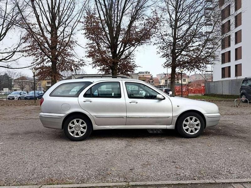 Usata Lancia Lybra 116 CV (85 kW) 2004 Argento Station wagon