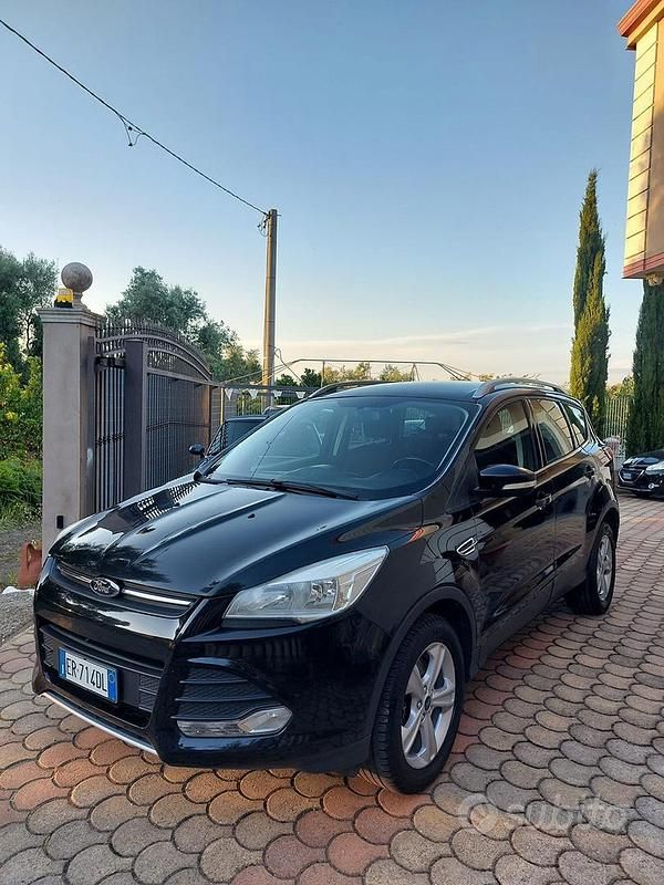 Begagnad Ford Kuga 140 HK (102 kW) 2013 Svart SUV