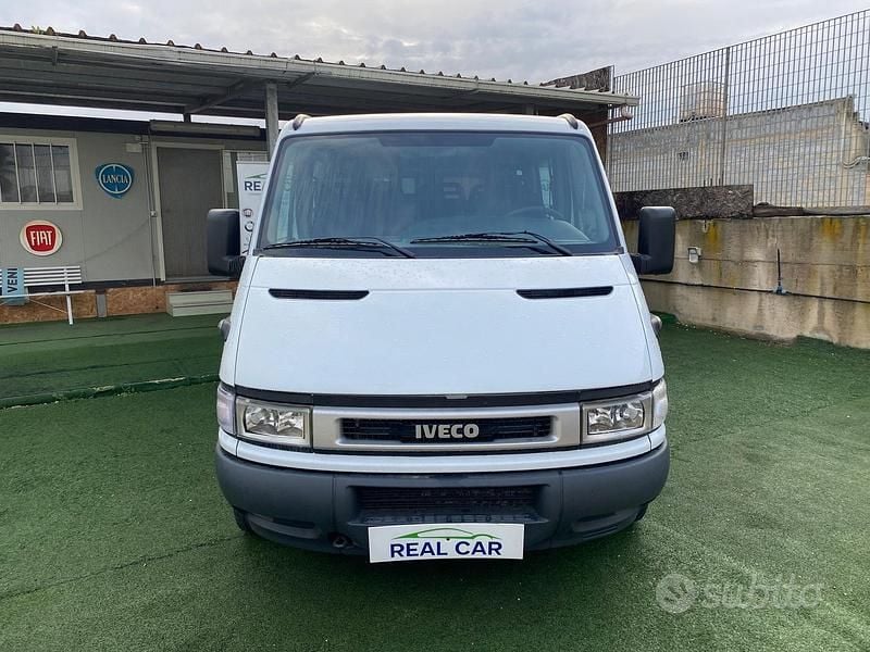 Usata Iveco 35.12 116 CV (85 kW) 2004 Bianco Furgone