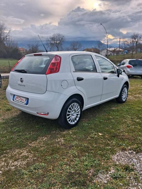 Usata Fiat Punto 77 CV (56 kW) 2016 Bianco Utilitaria
