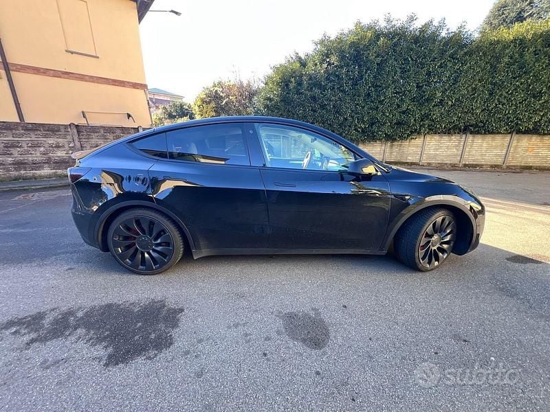 Usata Tesla Model Y Performance 392 kW (534 CV) 2023 Nero SUV