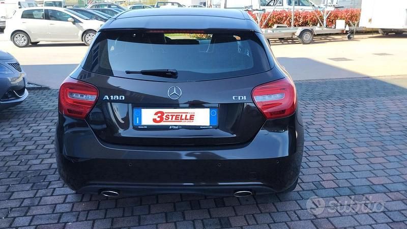 Usata Mercedes A180 109 CV (80 kW) 2014 Marrone Berlina