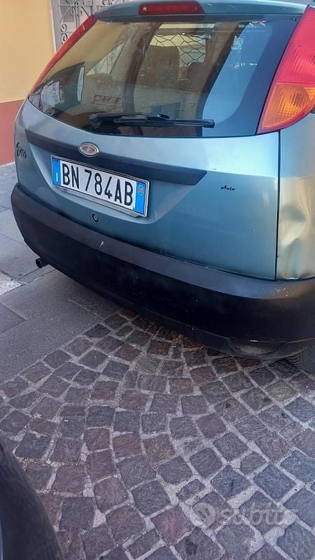 Usata Ford Focus 100 CV (73 kW) 2000 Verde Berlina