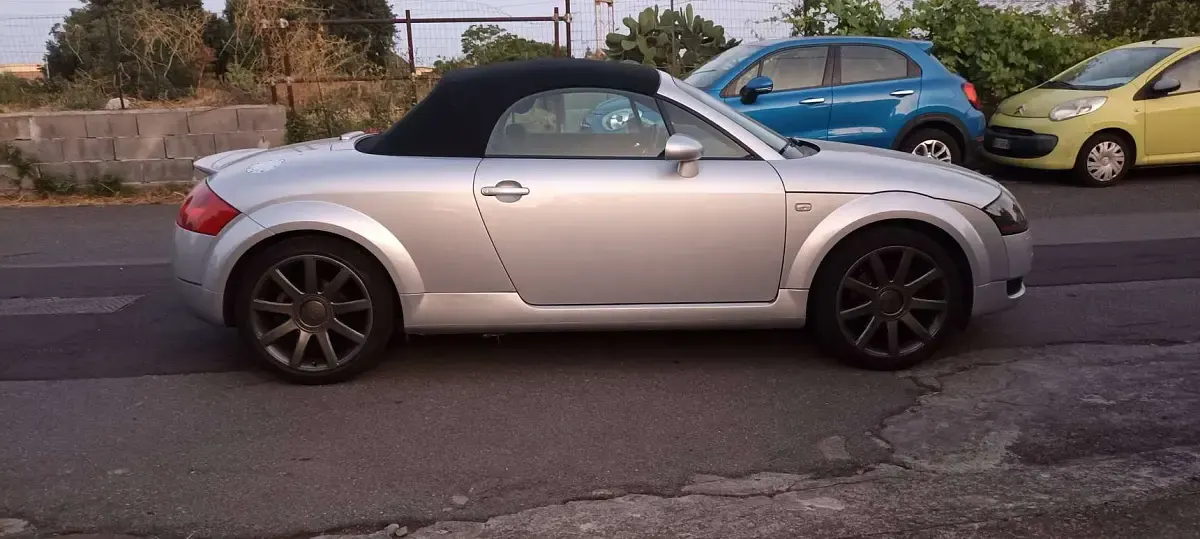 Usata Audi TT Roadster Ambiente 224 CV (164 kW) 2003 Argento Cabrio