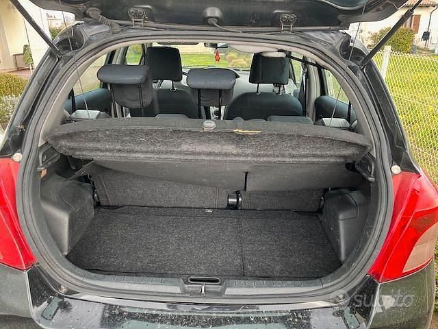 Usata Toyota Yaris Sol 69 CV (50 kW) 2007 Nero Utilitaria