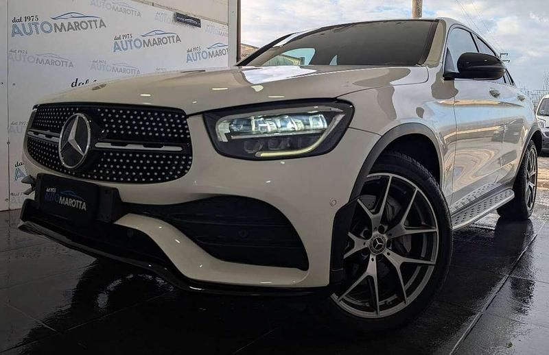 Usata Mercedes GLC300 Premium Plus 245 CV (180 kW) 2019 Bianco diamante metallizzato SUV