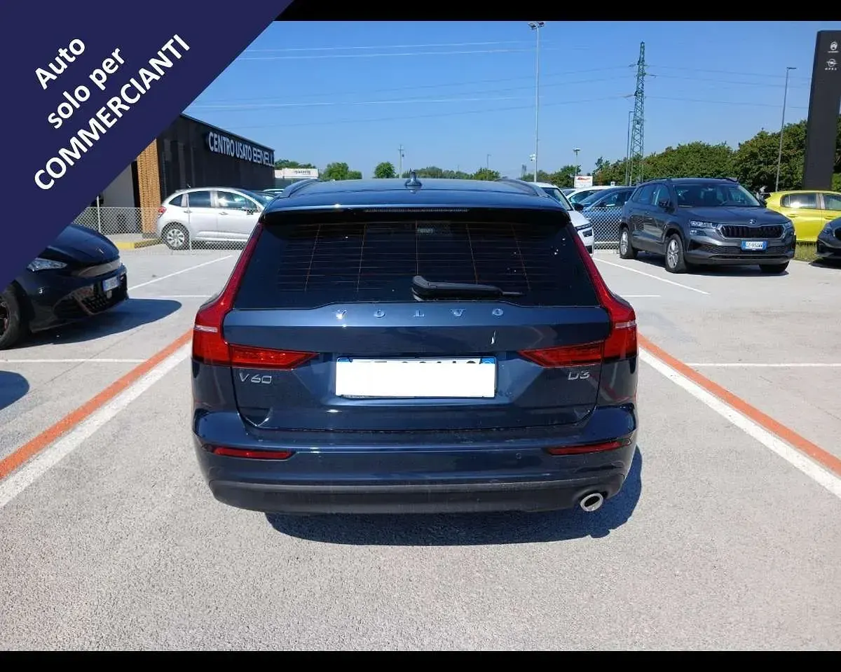 Usata Volvo V60 Business Edition 150 CV (110 kW) 2019 Blu Station wagon