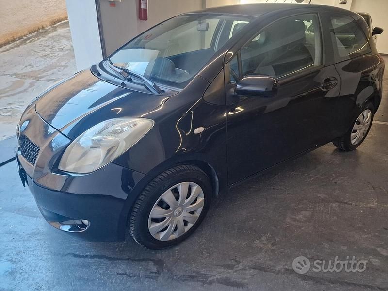 Usata Toyota Yaris 87 CV (63 kW) 2008 Nero Berlina